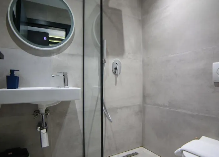 Matisse No19 - With Parking